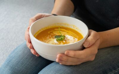 Zuppa bilanciata: come comporre il piatto unico invernale svuotafrigo