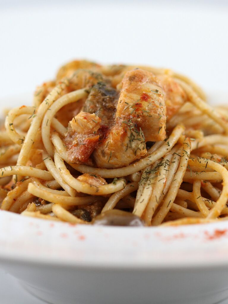 Spaghetti integrali con pesce spada e melanzane