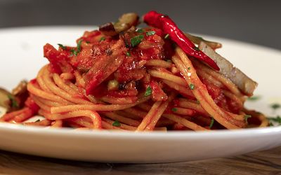 Spaghetti integrali dietetici al ragù di seitan