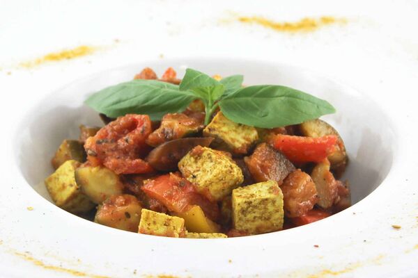 Questa deliziosa combinazione di ingredienti non solo offre un gusto esotico e invitante, ma anche numerosi benefici nutrizionali. I cannellini aggiungono 